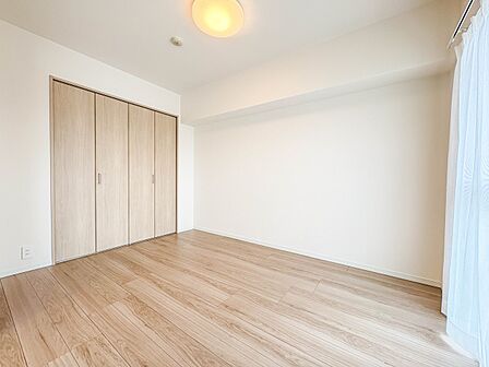 【寝室5.6帖】充実した生活は伸びやかな居室空間から始まります。快適に・伸びやかに。心の潤いを求める方々へ。