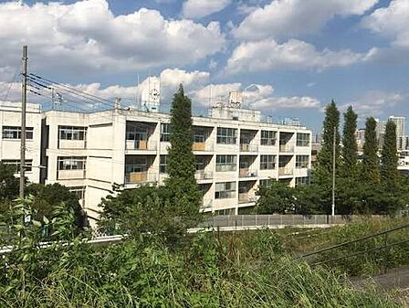 中学校 437m 川口市立西中学校(文武両道。その伝統をしっかりと引き継ぎ、勉強と部活動の両立を心がけ、学ぶモチベーションを、常に高く持ち、逞しく生きる生徒を育てる。その心が咲くように、教職…