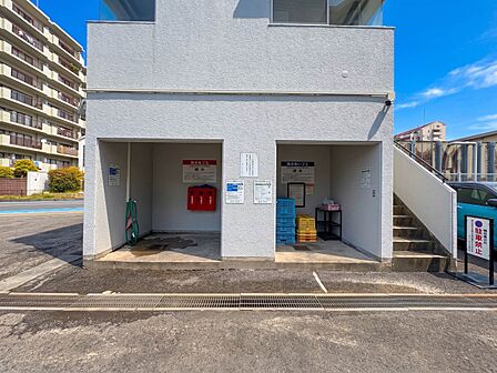 【ごみ置き場】敷地内ごみ置き場になります。