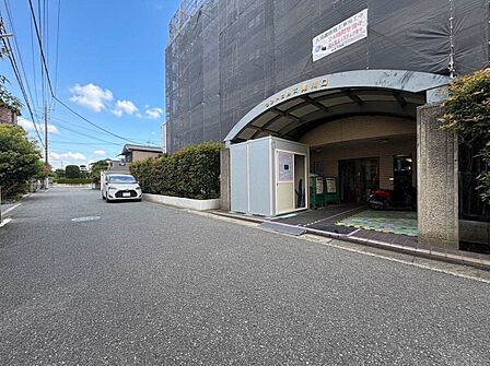 【前面道路】車の通行が少ないので、静かな住環境を維持することができます。