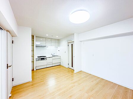 「リビング」通風・採光に優れ、心地よい光と風が溢れています。贅沢で豊かな居住性とプライドを満たすクオリティが見事に調和した住空間。
