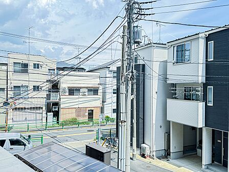 【眺望】通風・採光に優れ、心地よい光と風が溢れています。*CG加工により晴天にしています。