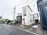 外観：【前面道路】陽当りや通風性など各所に施された工夫で住みやすさを実現。部屋の大きさや周辺環境・街並など、資料には掲載していない情報が現地にはたくさんございます。是非ご確認下さい。