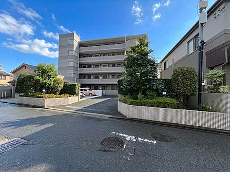 【外観】こちらの物件に少しでもご興味がありましたら、お気軽にお電話下さい。※青空はイメージです。