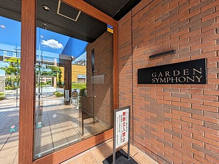【エントランス】キレイに維持管理されたエントランス