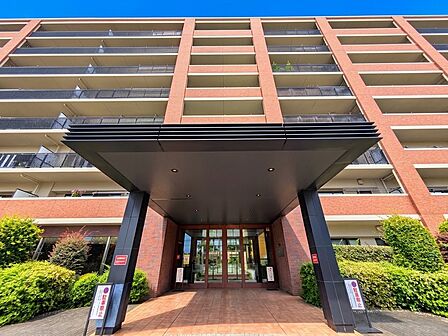 【外観】ここから始まる「日常」はご家族にとってかけがえのない時間となります。少しでも豊かに、快適に。そんな想いから本邸宅は生まれました。