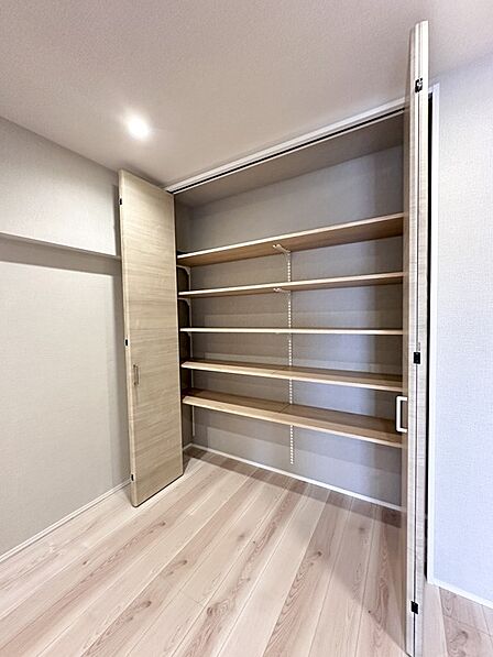 【収納】各部屋を最大限に広く使って頂ける様、全居住スペースに収納付。プライベートルームはゆったりと快適に。
