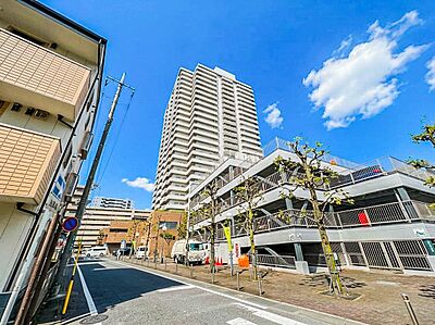 外観:【外観】東武伊勢崎線 【谷塚】駅 徒歩2分。駅前のタワーマンションです。 外観:【外観】東武伊勢崎線 【谷塚】駅 徒歩2分。駅前のタワーマンションです。