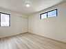 子供部屋：【子供部屋6帖】お子様のお部屋にぴったりなクロークを備えたフローリング仕様の洋室です。