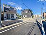 外観：【前面道路】車の通行が少ないので、静かな住環境を維持することができます。