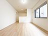 室内：【ダイニング】ダイニングテーブルを置いても十分な広さが確保されています。