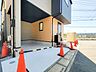 駐車場：【駐車場】毎日の生活にマイカーが必須という方は、購入を検討する際、駐車場があることは大事な条件です。毎日の通勤や家族の送迎、買い物やお出かけなどクルマのある暮らしを満喫したい方は要チェック。…