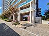 周辺：コンビニ 80m ローソン 吉川美南駅前店(ローソン吉川美南駅前店(マンション1階にある「マチのほっとステーション」。ちょっとした買い物に重宝します。))