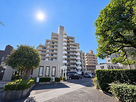 【外観】こちらの物件が少しでも気になるようでしたら、お気軽にお問合せください。人生でいちばん大きなお買い物ですので、ゆっくりご見学ください。ネット上の画像と実際の見学では、リアル感がまるで違…