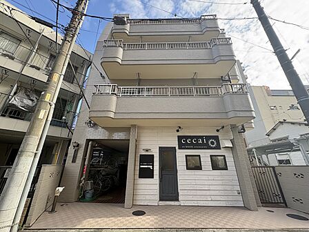【外観】こちらの物件が少しでも気になるようでしたら、お気軽にお問合せください。人生でいちばん大きなお買い物ですので、ゆっくりご見学ください。ネット上の画像と実際の見学では、リアル感がまるで違…