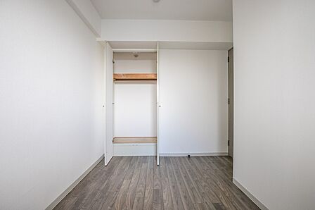 シンプルな内装はおしゃれのポイントです。シンプルは華美より飽きがこないからです。色や模様でおしゃれ感をだす。それがシンプルイズビューティーです。
