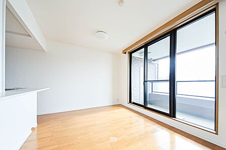 うららかな陽射しがどのお部屋にも降り注ぎますように、快適さを追求した間取設計。得難い立地環境での生活を恵みの豊かな永住の地へと変えてくれます。
