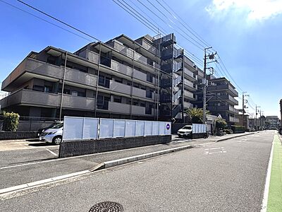 外観：こちらの物件に少しでもご興味がありましたら、お気軽にお電話下さい。ネット上で「見えない物」「わからない事」でも、実際にご見学いただくことで、手に取るようにおわかりいただけるはずです。