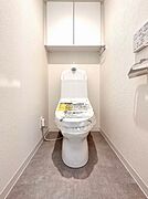 【トイレ】トイレ・ウォシュレット付。快適で衛生的な洗浄機能付温水シャワートイレです。