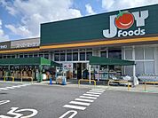 ジョイフーズ関宿次木店まで659m 毎日のお買い物に便利な距離にあり、食材や日用品の調達がスムーズ。忙しい日でも気軽に立ち寄れるため、家事の時短にもつながり、ゆとりある暮らしをサポートしてくれます。