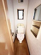 設備温水洗浄便座付き。洗浄だけでなく、感染症を防止して健康を守ります。