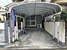 駐車場：カーポート付き！大切なお車を雨濡れなく保管できます！奥行4.7ｍ、幅2.7ｍ、高さ2ｍございます。
