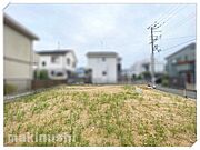 小山田小学校まで徒歩約6分！大通りは歩道が整備されておりお子様の通学も安心です！