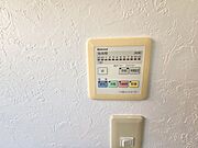 浴室乾燥暖房機です。冬場の温度差で起こるヒートショックの心配もこれがあれば安心ですね。