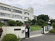 羽曳野市立羽曳が丘小学校 徒歩14分。 1090m