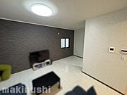 白と黒を基調にした内装は、家族の笑顔やお気に入りの家具が主役になる舞台。暮らしの個性が自然と引き立ちます＾＾
