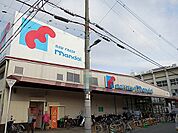 万代矢田店 徒歩3分。 230m