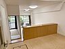 リビング/ダイニング：2025年夏頃リフォームの2LDK！綺麗なお部屋で新生活がすぐにはじめられます♪永くお住まいいただける1階部分のお部屋です♪空き家ですのでご内覧可能です！