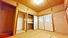 和室：1階和室　タタミがあれば冬にはこたつを置いたり、小さなお子様がいれば遊び場やお昼寝スペースとしてもいいですね♪