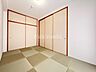室内：リビング横がタタミのお部屋なので冬にはこたつを置いたり、小さなお子様がいれば遊び場やお昼寝スペースとしてもいいですね♪