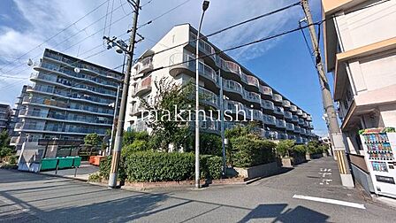 全7棟の大規模マンション団！マンション団の敷地内には公園やスーパーあり♪隣地にコンビニもあり、ちょっとしたお買い物なら近場で簡単にすませられます♪