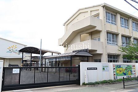 堺市立金岡小学校 徒歩8分。 620m