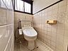 トイレ：1階トイレの前には手洗い場あり♪宅内に3か所の手洗い場がある、便利な水回りのお家です♪ぜひお問い合わせください♪