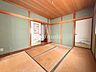 室内：2階は襖で区切られた和室2部屋の間取り♪落ち着いた佇まいの和室です♪襖を開けて開放感のある使い方もできます♪