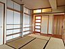 和室：タタミのお部屋があれば冬にはこたつを置いたり、小さなお子様がいれば遊び場やお昼寝スペースとしてもいいですね♪