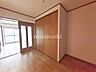 室内：洋室2部屋は引き戸仕様になっているので扉を開ければ、開放感がございます♪大きな収納が2つ付いた洋室4.1帖♪全室クロス貼替済です！