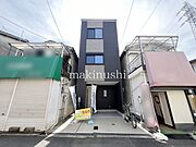 令和4年建築の築浅のお家♪玄関に土間収納がございます♪汚れを気にせず使えるので用途は多岐にわたります！　