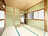 室内：タタミのお部屋なので、小さなお子様を遊ばせたり、お昼寝したりするのに良いお部屋です♪