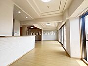 LDKは約19.2帖の広さ！大きな窓から光が差し込む明るいリビング♪ぜひ現地をお確かめください♪