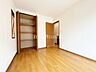 収納：収納力を持つクローゼットで部屋はいつもすっきり。着たい服もすぐに見つけられます。棚で分類も楽々♪