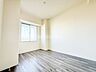 室内：全居室が収納付きで部屋はいつもすっきり！収納力を持つクローゼットで着たい服もすぐに見つけられます。