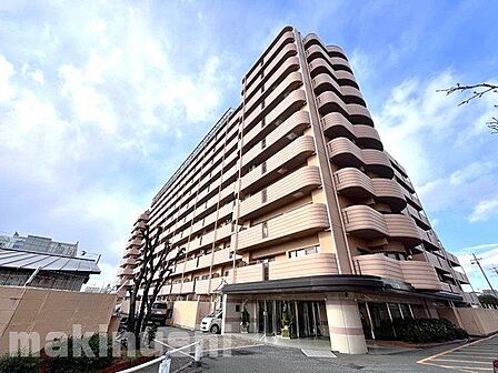 オートロックマンション!女性やお子様だけの時にでも安心です!マンションには管理人が日勤体制で勤務しておりますので、防犯上、施設管理上も安心です!