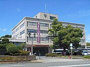 羽曳野市役所 徒歩12分。 940m