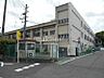 周辺：羽曳野市立高鷲小学校 徒歩11分。 820m