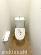トイレが1階と2階の2箇所にあるので、来客や朝の忙しい時間帯でも順番待ちの必要なし！階を移動する必要がなく楽ちんです♪