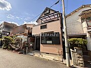 2026年4月フルリフォーム！屋根裏収納付きの3LDK！家の道路向かいに駐車場3台分のスペース付き！南向きの明るいお家です♪空家ですのでご内覧可能！
